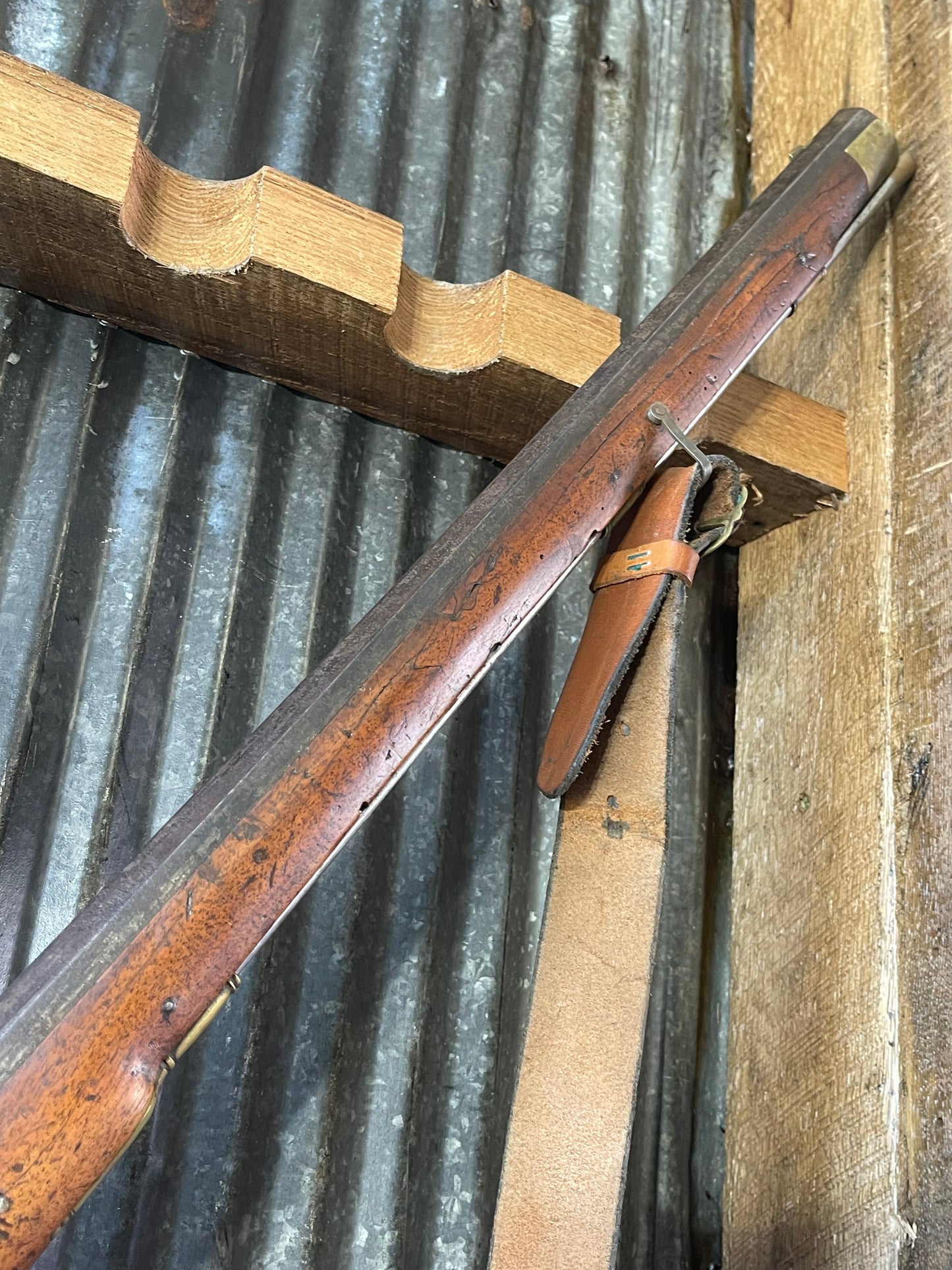 Unmarked .72 Caliber Flintlock Muzzleloading Rifle – Full Stock – Functional Lock – Early American Style