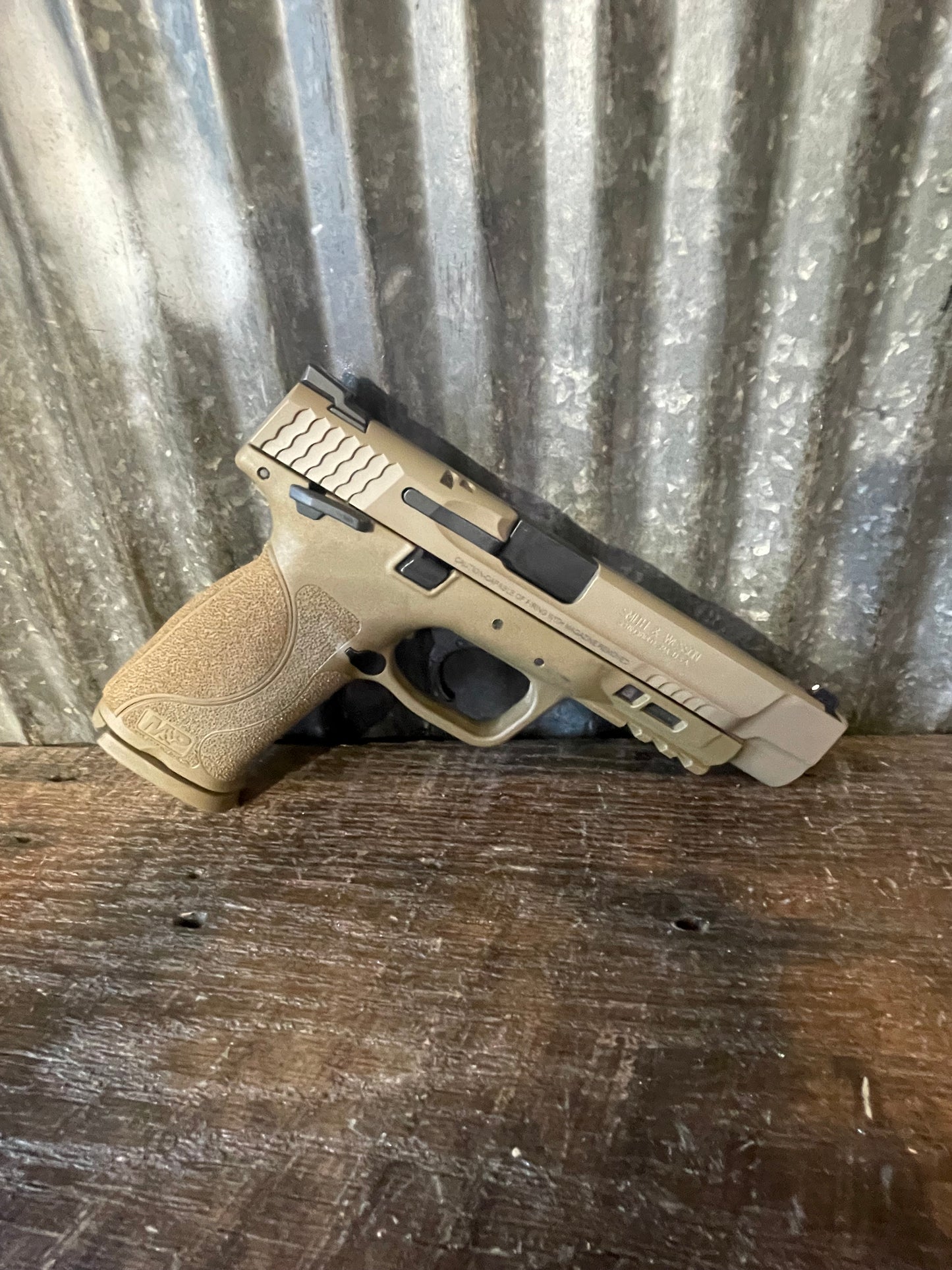 Smith & Wesson M&P 9 M2.0 – FDE – 9mm – Complete Factory Package