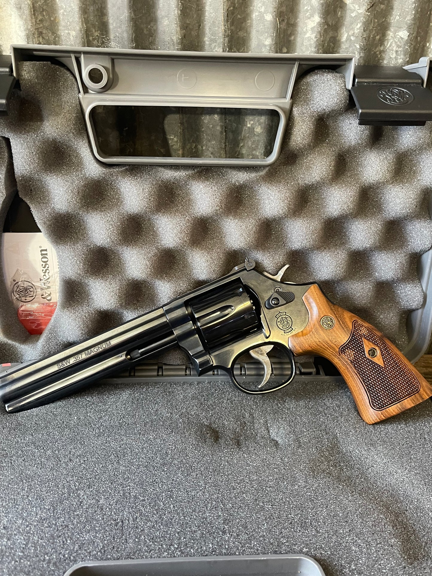 Smith & Wesson Model 586-8 .357 Magnum – 6” Barrel – Factory Box