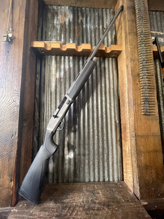 Weatherby Element 20 Gauge Semi-Automatic Shotgun — Excellent Condition w/ Chokes & Manual
