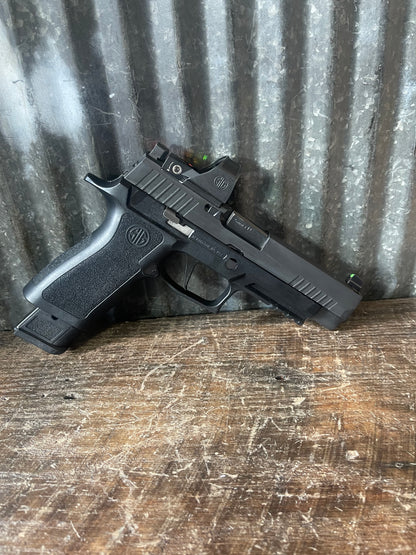 SIG Sauer P320 Full Size 9mm – SIG Romeo Red Dot Optic – IWB Holster – 1 Magazine