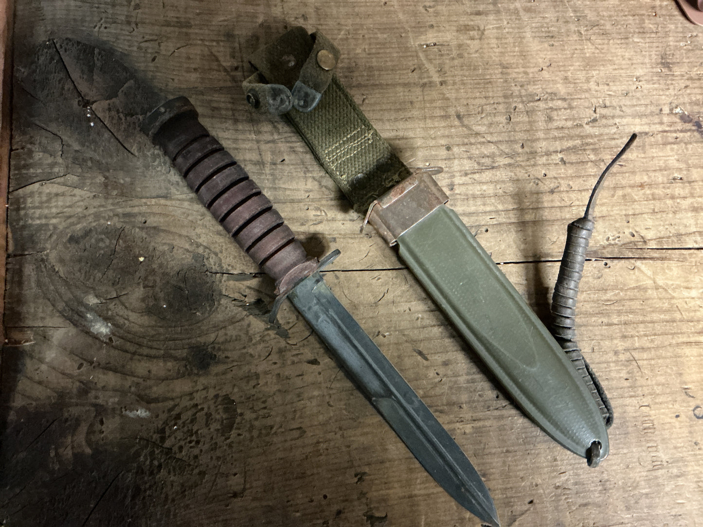 U.S. M3 Camillus Fighting Knife-WWII Production w/ M8A1 Scabbard