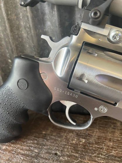 Ruger Super Redhawk .44 Magnum 9.5” Stainless Revolver Package – Leupold M8 Scope, Box & Holsters