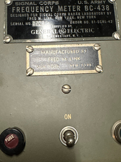 WWII U.S. Army Signal Corps BC-438 Frequency Meter – General Electric / Fred M. Link