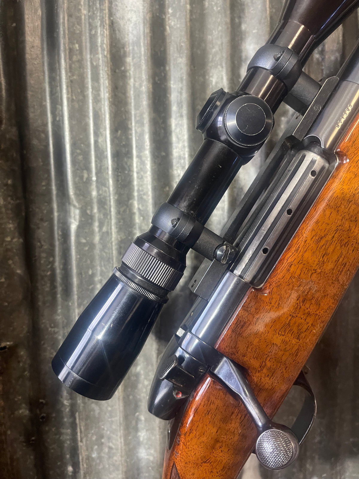 Weatherby Mark V Deluxe 6.5-300 Weatherby Magnum – 26” Barrel – Leupold Vari-X III 3.5-10x Scope – Japanese Made