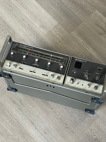 Hewlett Packard 8620C Sweep Oscillator w/ 86290A RF Plug-In (2–18 GHz) – Microwave / Radar Test System