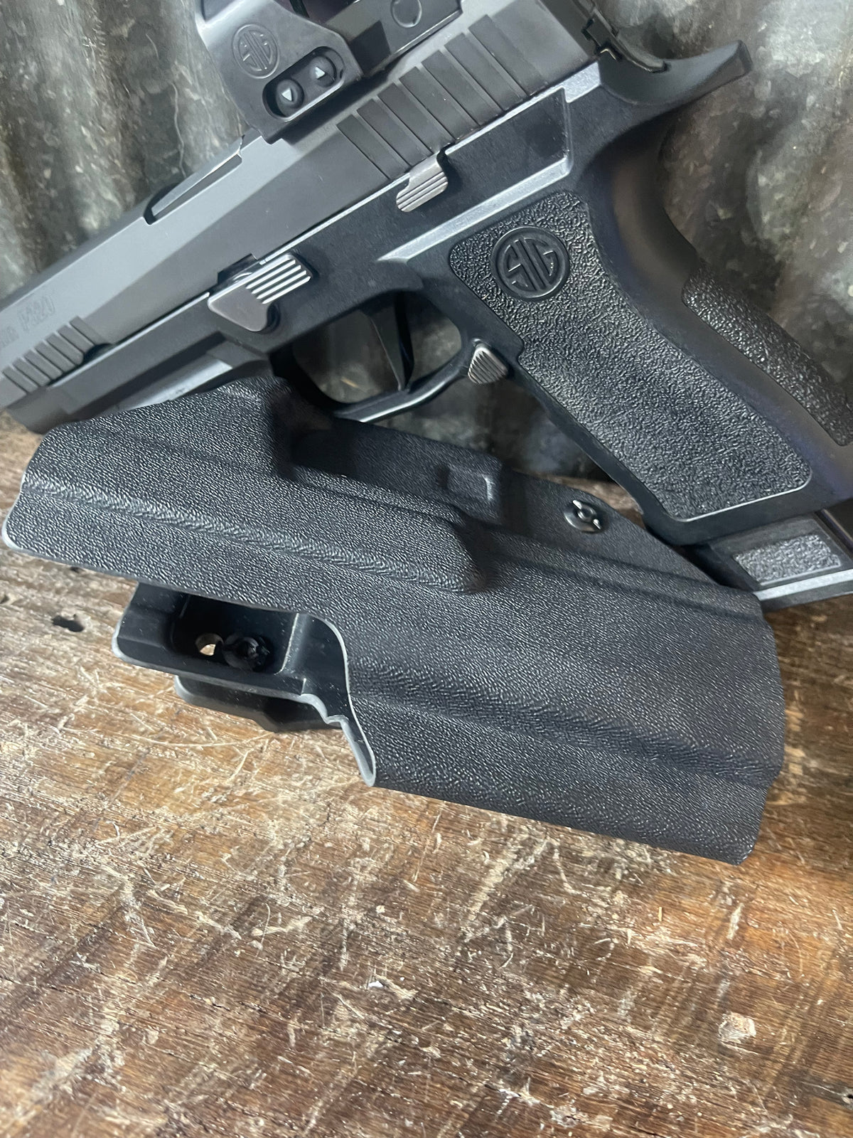 SIG Sauer P320 Full Size 9mm – SIG Romeo Red Dot Optic – IWB Holster – 1 Magazine