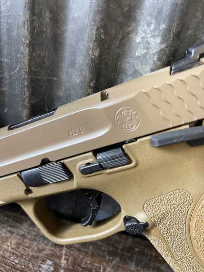 Smith & Wesson M&P40 M2.0 .40 S&W Pistol — FDE Finish w/ Case, Paperwork, Backstraps & 2 Magazines