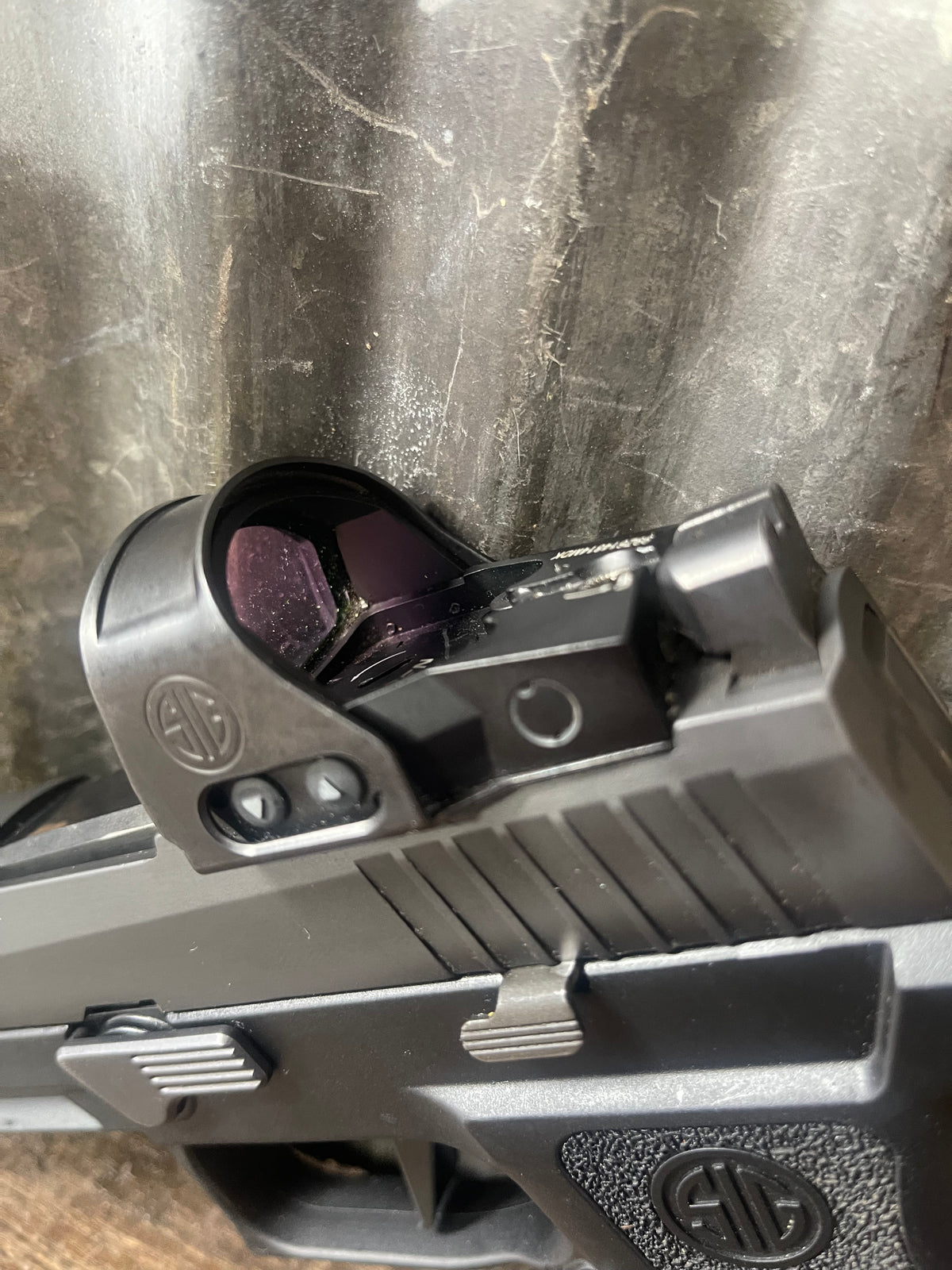 SIG Sauer P320 Full Size 9mm – SIG Romeo Red Dot Optic – IWB Holster – 1 Magazine