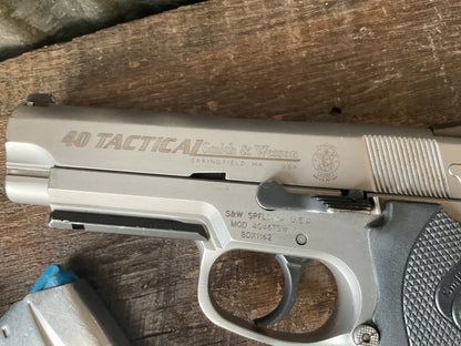 Smith & Wesson .40 Tactical Pistol with 3 Magazines