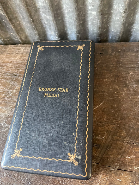 WWII U.S. Bronze Star Medal in Presentation Case – Complete Set
