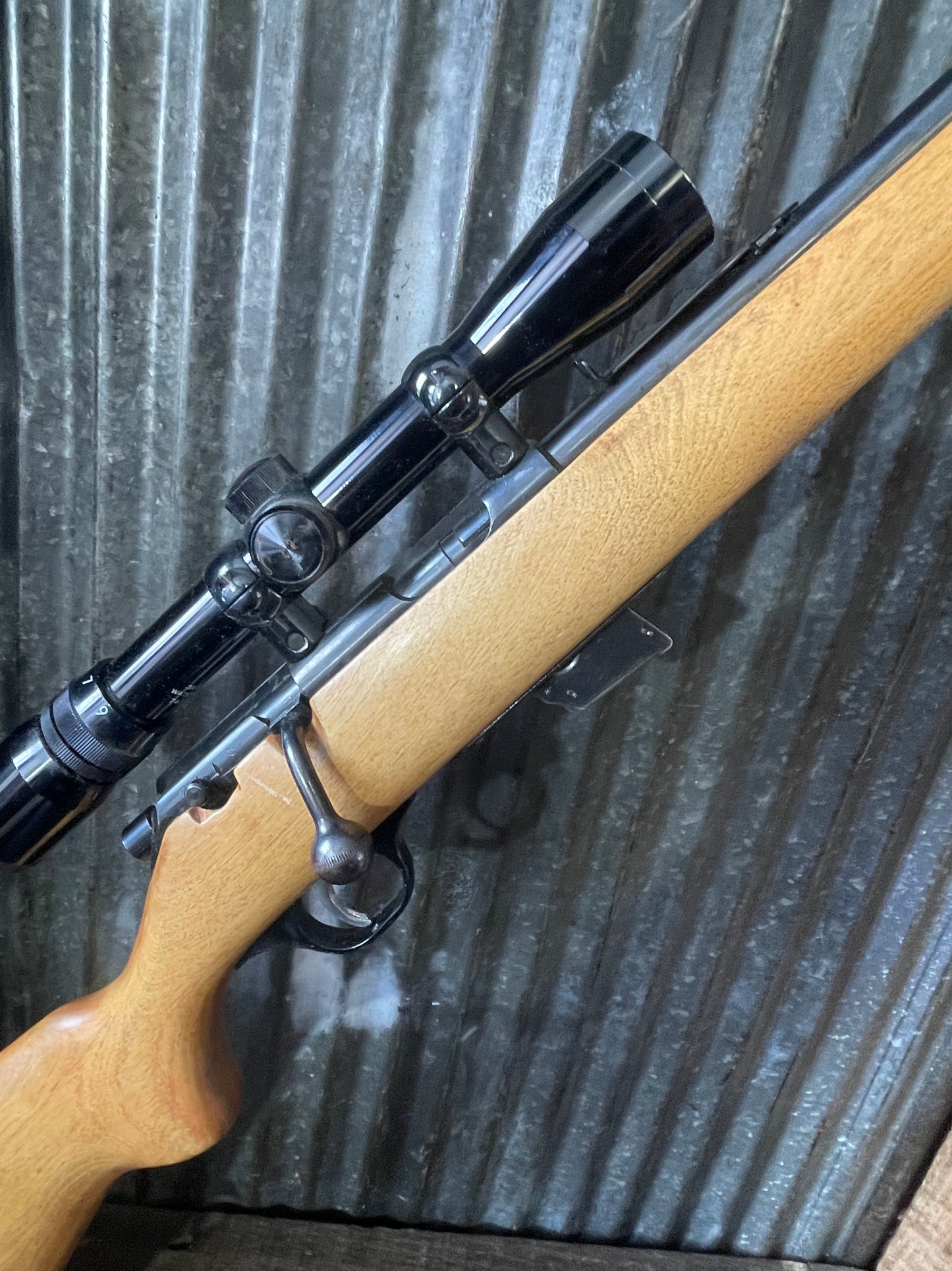 Glenfield Model 25 Bolt Action Rifle – .22 S/L/LR – Magazine Fed – Scoped