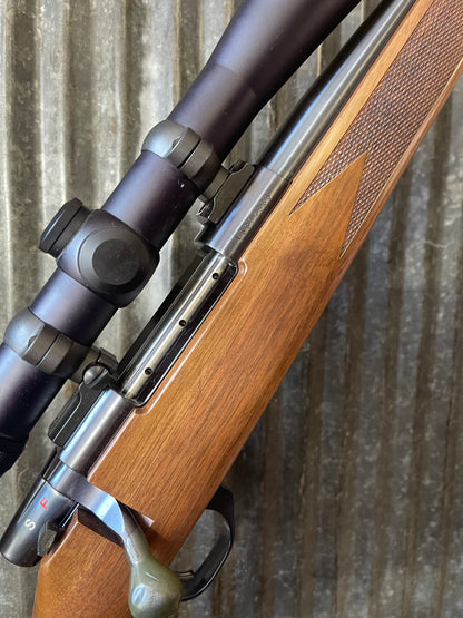 Weatherby Vanguard .22-250 Remington – Leupold VX-III 6.5-20x40 – Excellent Condition