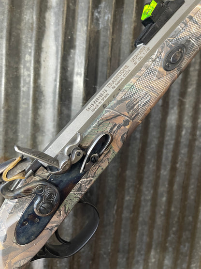 Traditions Deerhunter .50 Cal Flintlock – Stainless/Cerakote-Style Finish – Realtree Camo
