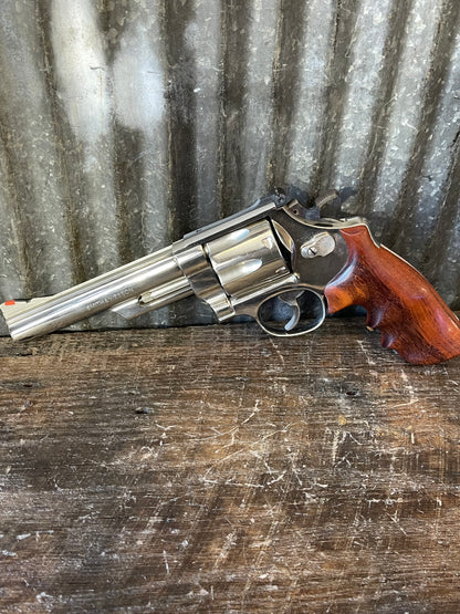 Smith & Wesson Model 29-3 .44 Magnum Revolver – Nickel Finish – Target Sights – Custom Wood Grips