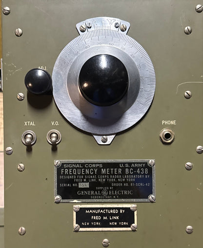 WWII U.S. Army Signal Corps BC-438 Frequency Meter – General Electric / Fred M. Link