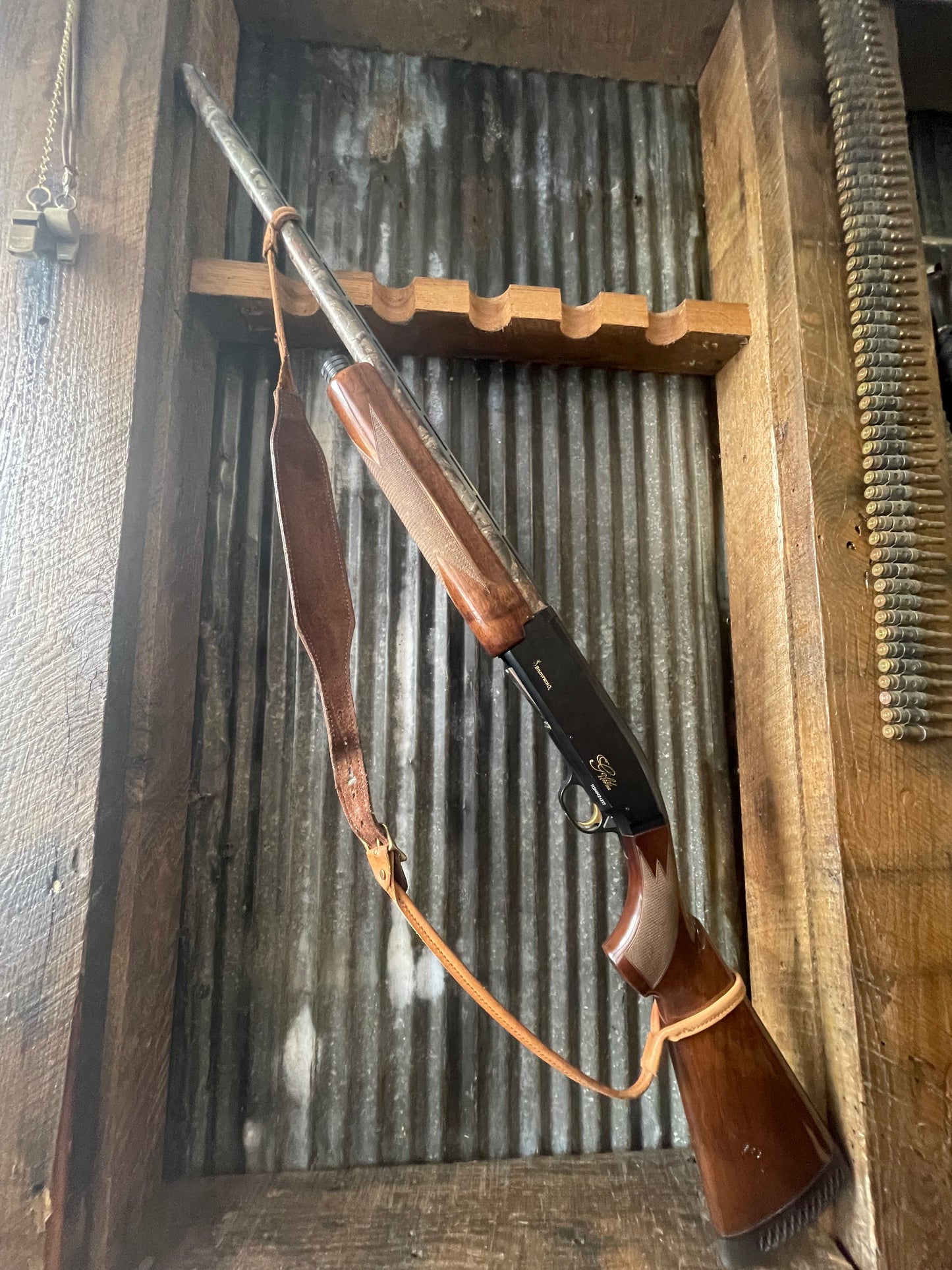 Browning Gold Hunter Semi-Auto Shotgun – 12 Gauge – Walnut Stock
