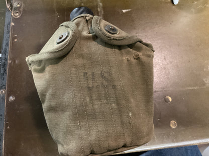 WWII Canteen with Cover (c)