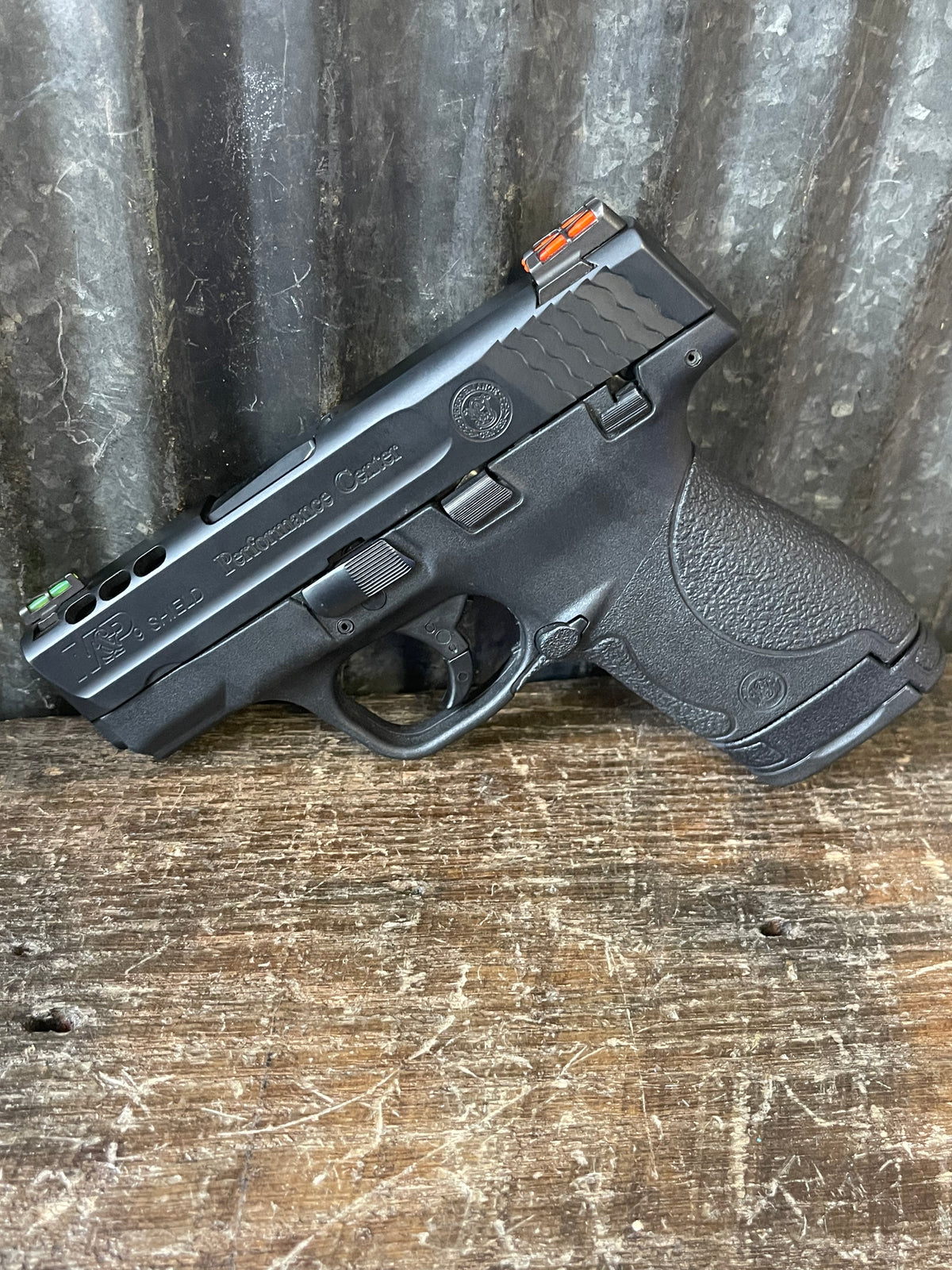 Smith & Wesson M&P Shield 9 Performance Center – 9mm – Fiber Optic Sights – 1 Magazine