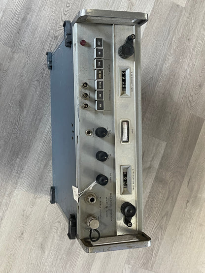 Hewlett Packard 8616A Signal Generator (1.8–4.5 GHz) – Vintage RF / Radar Test Equipment