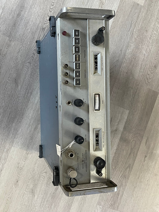 Hewlett Packard 8616A Signal Generator (1.8–4.5 GHz) – Vintage RF / Radar Test Equipment