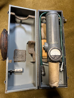 WWII U.S. Navy Type CWS-60028 Frequency Meter w/ Carrying Case
