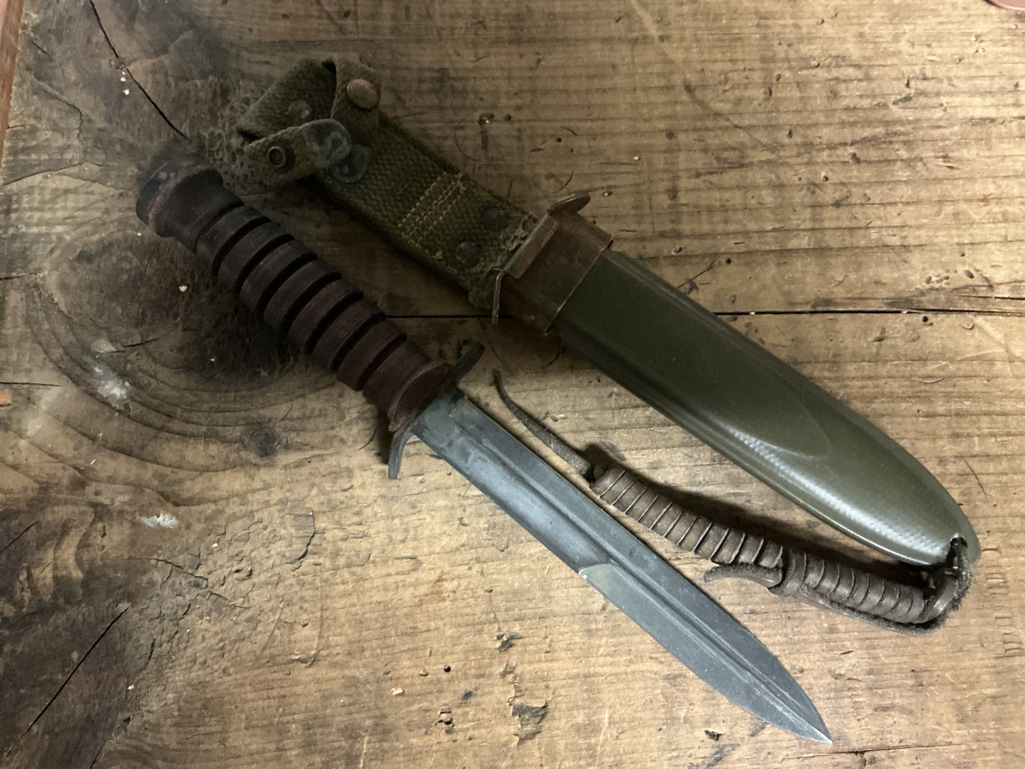 U.S. M3 Camillus Fighting Knife-WWII Production w/ M8A1 Scabbard