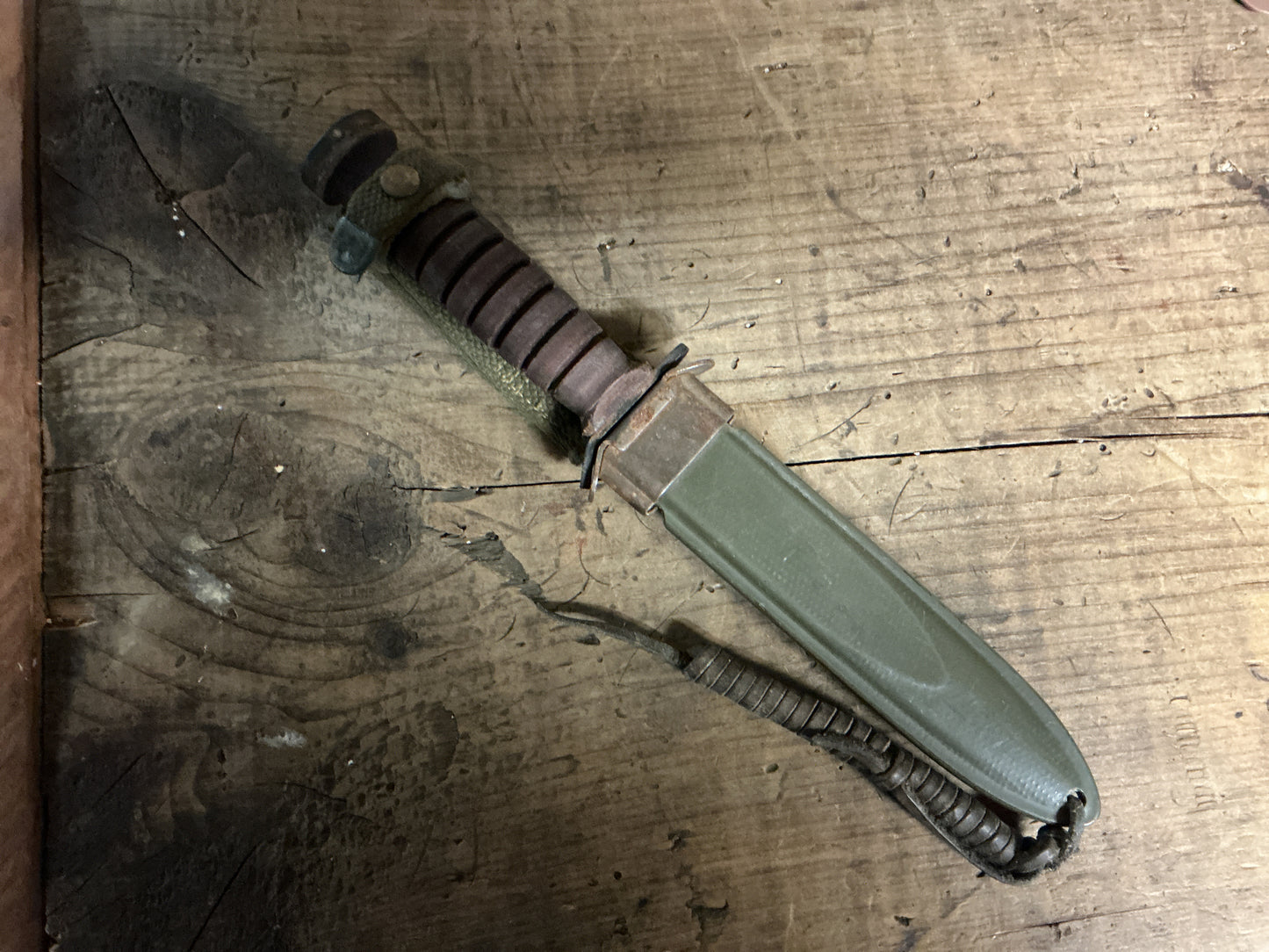 U.S. M3 Camillus Fighting Knife-WWII Production w/ M8A1 Scabbard