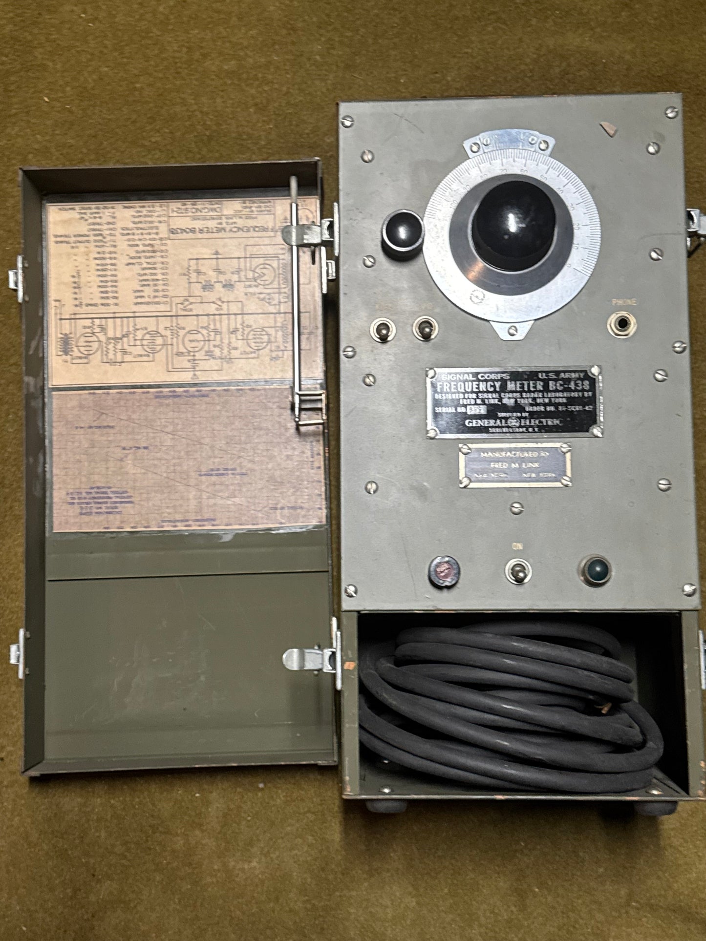 WWII U.S. Army Signal Corps BC-438 Frequency Meter – General Electric / Fred M. Link