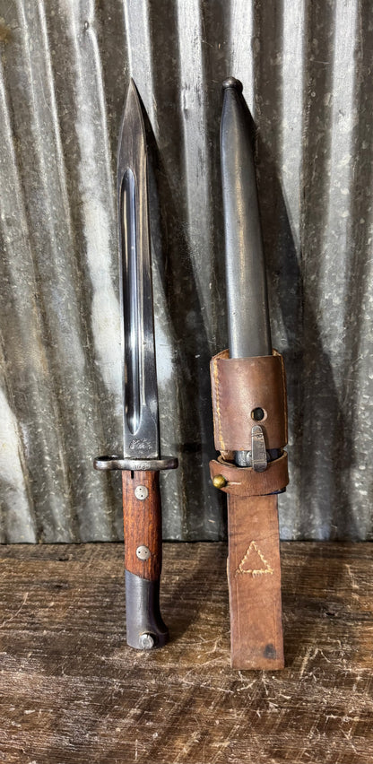 Original WWII German K98 Bayonet by Elite-Diamant (44) – Matching Scabbard with Frog