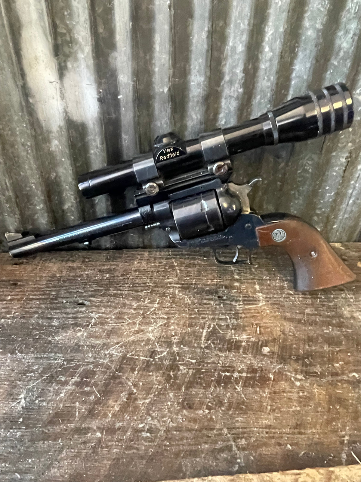 Ruger Blackhawk .44 Magnum Revolver – Redfield 1½X Pistol Scope – Vintage Hunting Setup