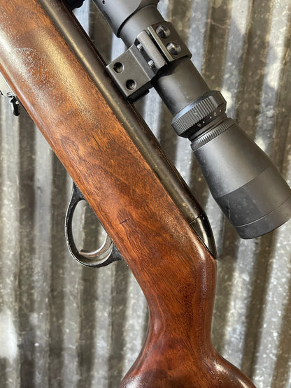 Savage-Anschutz Model 1415/16 .22 LR Bolt-Action Rifle – Leupold VX-1 3-9x40 Scope