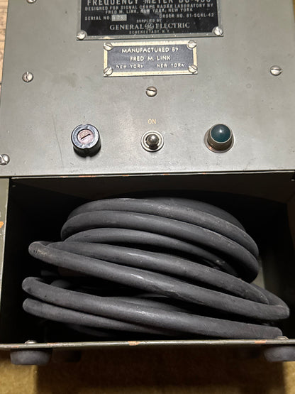 WWII U.S. Army Signal Corps BC-438 Frequency Meter – General Electric / Fred M. Link