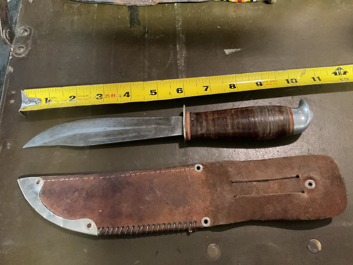 WWII Theatre Knife brown & beige handle
