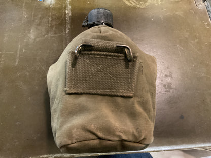 WWII Canteen with Cover (u)
