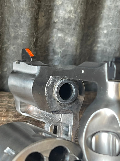 Ruger Redhawk .357 Magnum 8-Shot Stainless Revolver – 2.75-Inch Barrel – Box and Papers