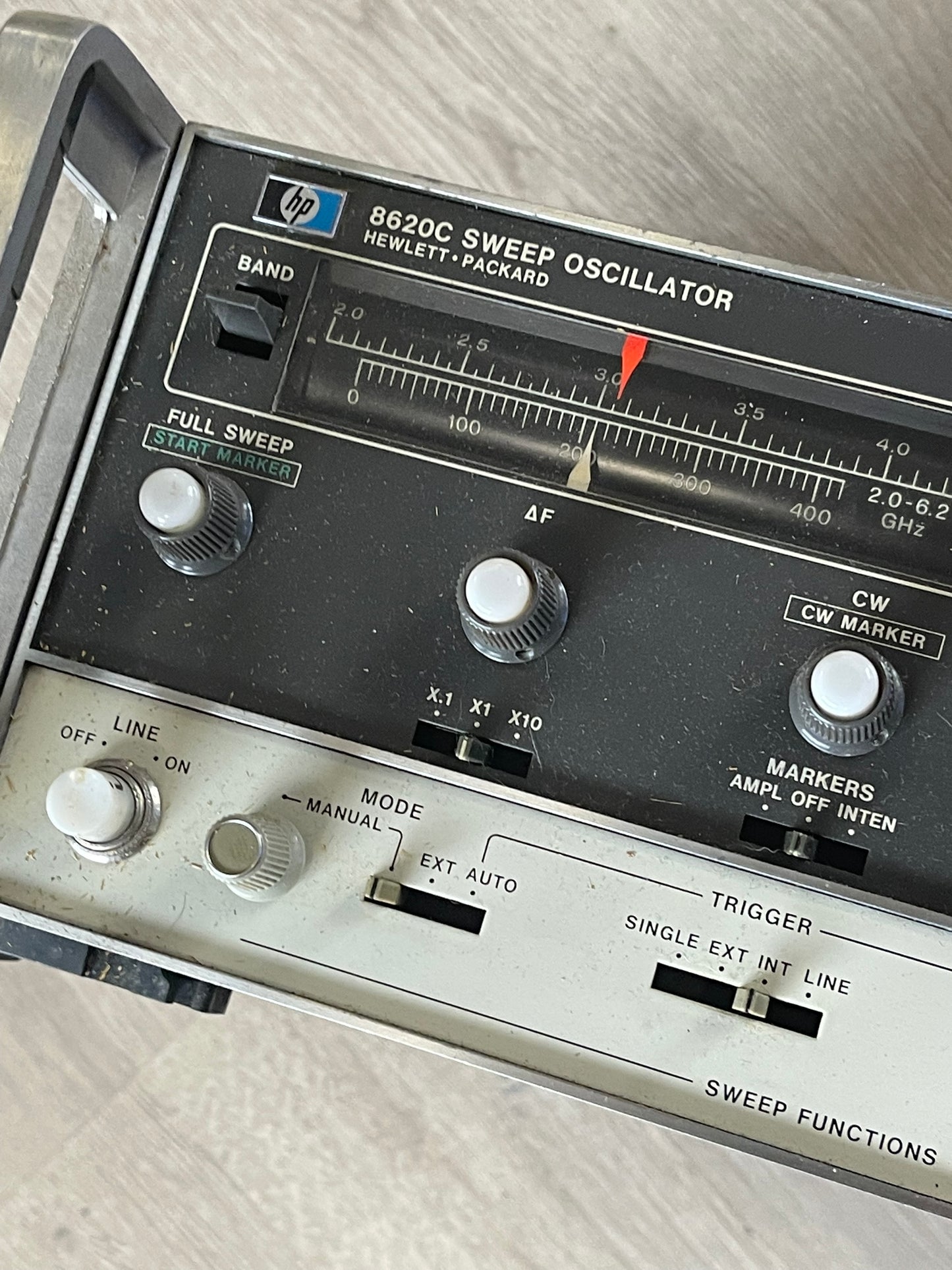 Hewlett Packard 8620C Sweep Oscillator w/ 86290A RF Plug-In (2–18 GHz) – Microwave / Radar Test System