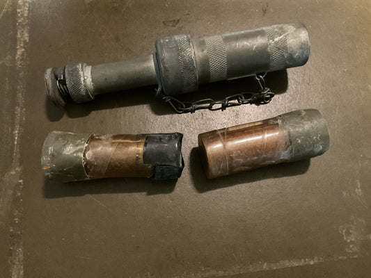 U.S. Navy Hand Projector MK4 Flare Gun with (2) Cartridges