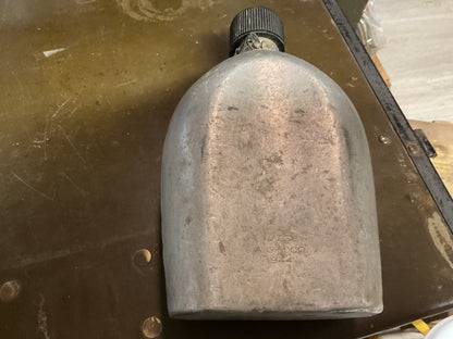 WWII Canteen no Cover (q)