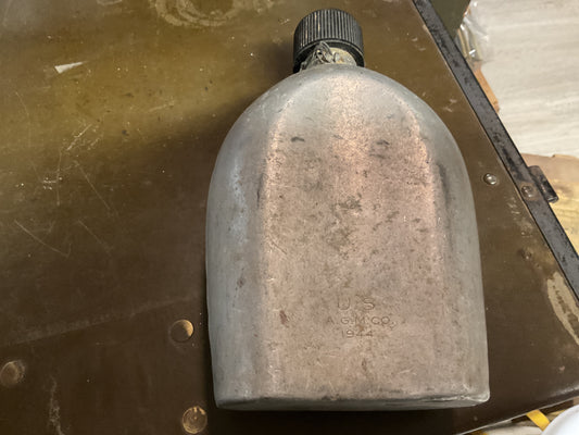 WWII Canteen no Cover (q)