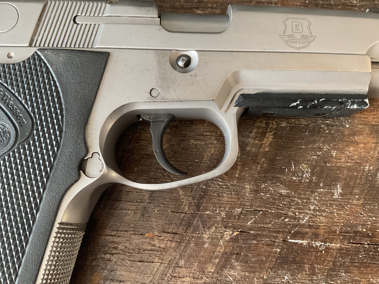 Smith & Wesson .40 Tactical Pistol with 3 Magazines