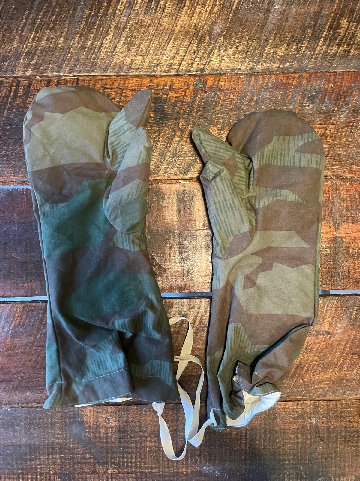 German Splinter Pattern Gloves Repro WWII German Splinter Camo Mittens – Whiskey Rebellion Antiques