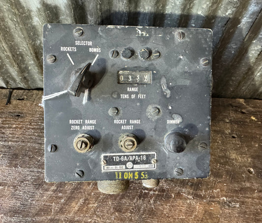 TD-6A/APA-16 Aircraft Rocket & Bomb Range Indicator Control Unit