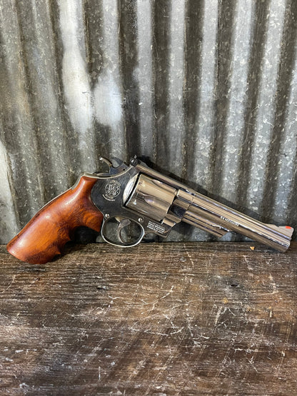 Smith & Wesson Model 29-3 .44 Magnum Revolver – Nickel Finish – Target Sights – Custom Wood Grips