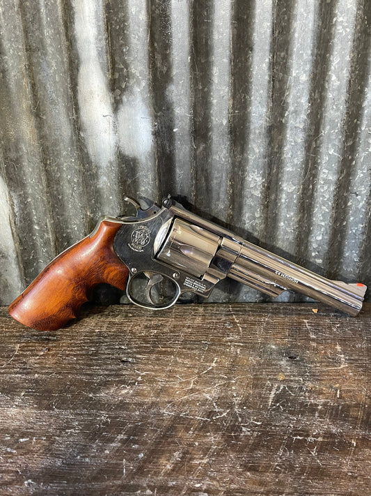 Smith & Wesson Model 29-3 .44 Magnum Revolver – Nickel Finish – Target Sights – Custom Wood Grips