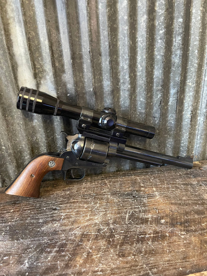 Ruger Blackhawk .44 Magnum Revolver – Redfield 1½X Pistol Scope – Vintage Hunting Setup