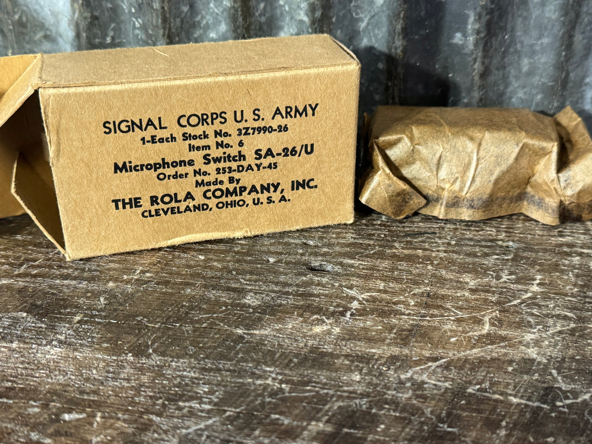 WWII 1945 U.S. Army Signal Corps SA-26/U Microphone Switch – NOS in Original Box