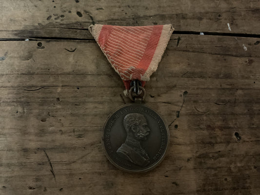 Austro-Hungarian Franz Joseph I “Der Tapferkeit” Bravery Medal-Original Tri-Fold Ribbon