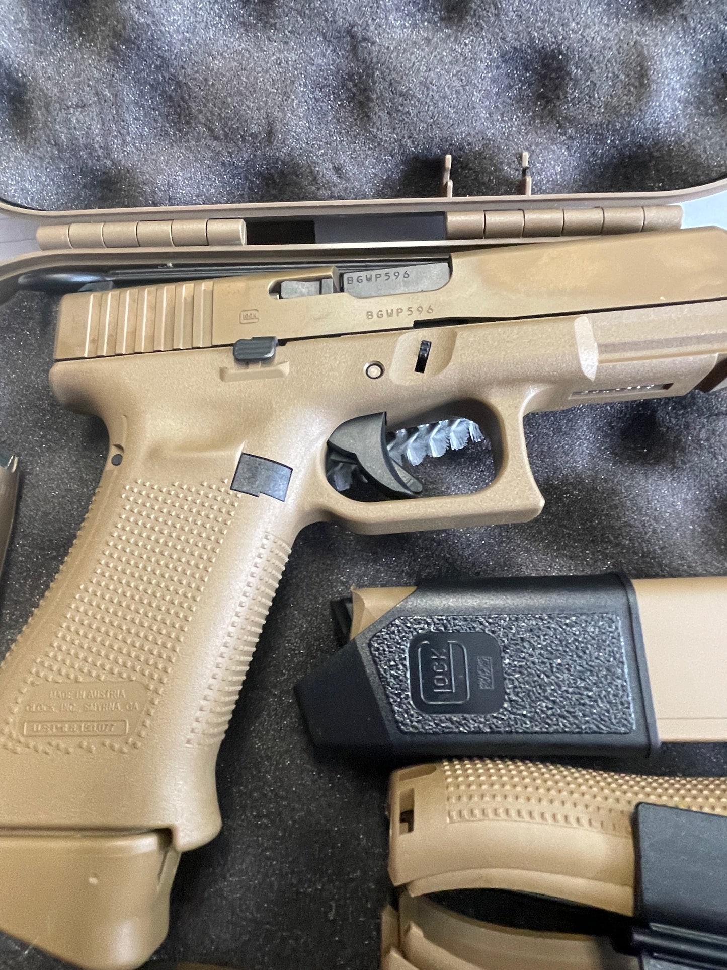 Glock 19X – 9mm – Factory Coyote Tan – Complete Package – Excellent Condition