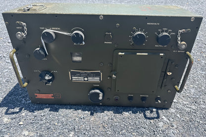 WWII U.S. Signal Corps I-222-A Signal Generator — 1944